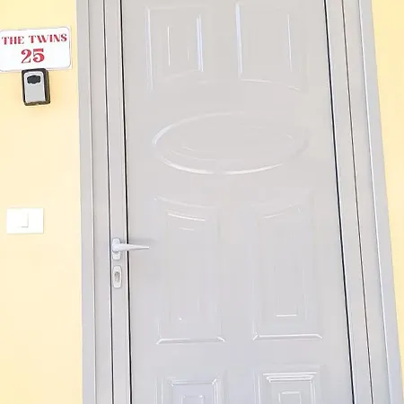 The Twins Nr25 Durrës